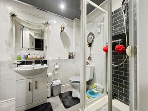 Bathroom - click for photo gallery